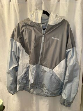 Columbia Light Gray and Blue Fleece-Lined Jacket